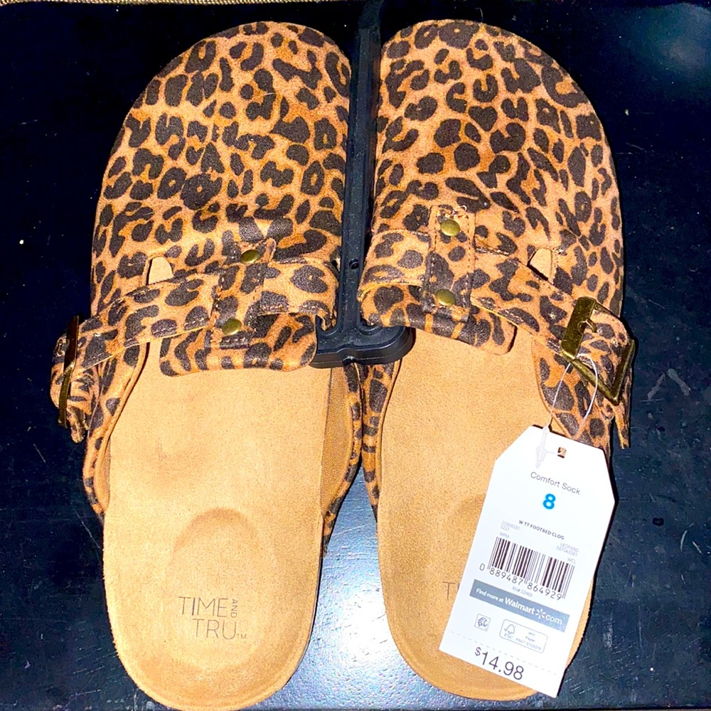 Leopard print clogs. NWT. Size 8.